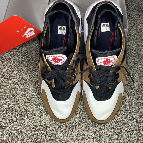 Men’s Nike Air Huarache Escape 2.0
Sz. 9 - Picture 4 of 10
